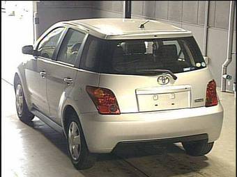 2004 Toyota ist Photos