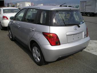 2004 Toyota ist Photos