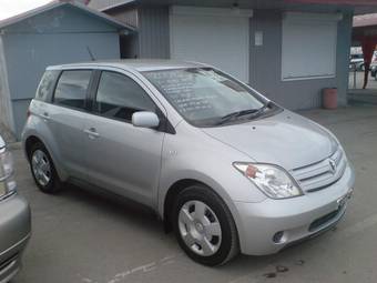 2004 Toyota ist Photos