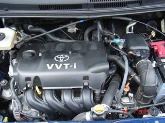 2004 Toyota ist Photos