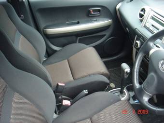 2004 Toyota ist Photos