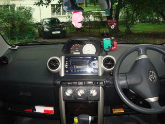 2004 Toyota ist Photos