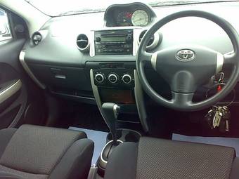 2004 Toyota ist Photos