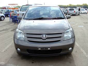 2004 Toyota ist Photos