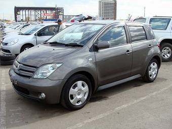 2004 Toyota ist Photos