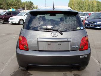 2004 Toyota ist Photos