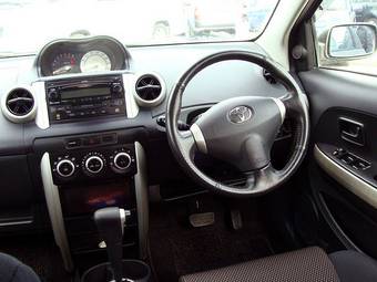 2004 Toyota ist Images