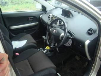 2004 Toyota ist Photos