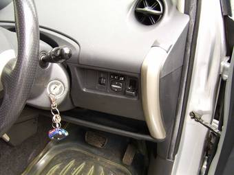 2004 Toyota ist Images