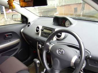 2004 Toyota ist Pictures