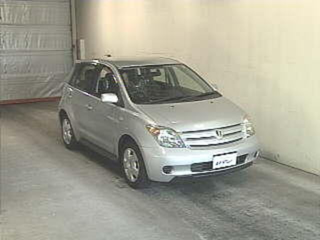 2005 Toyota ist