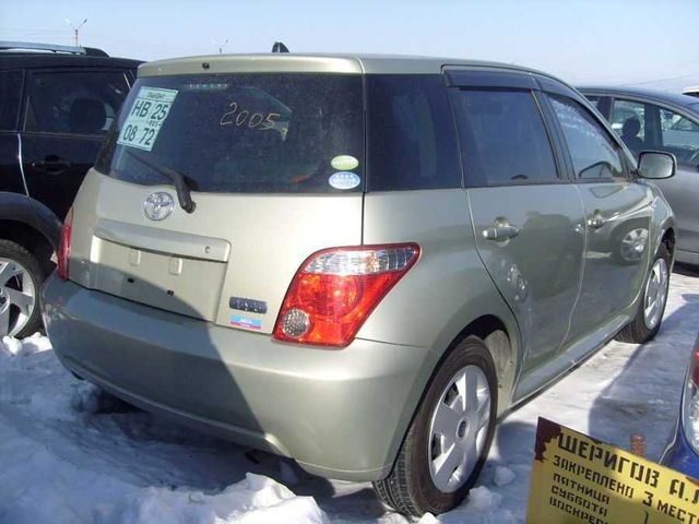 2005 Toyota ist