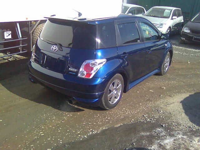 2005 Toyota ist