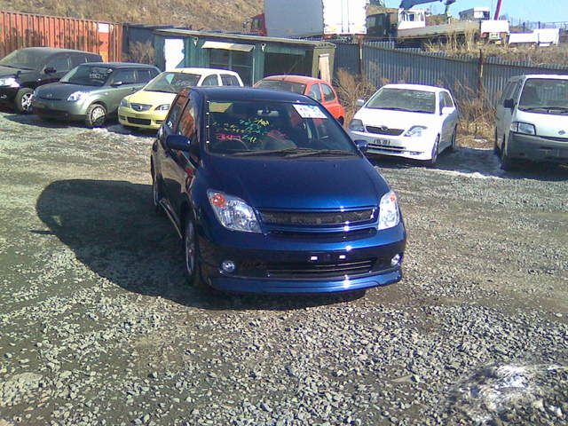 2005 Toyota ist