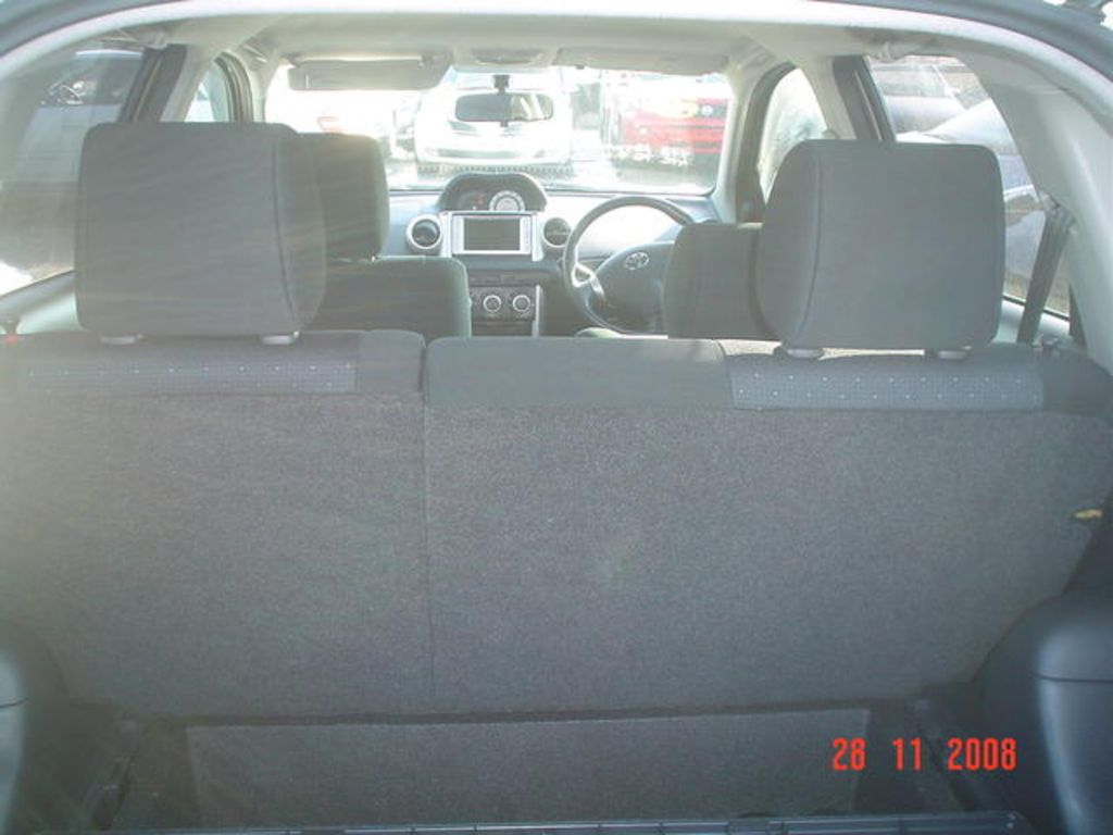 2005 Toyota ist