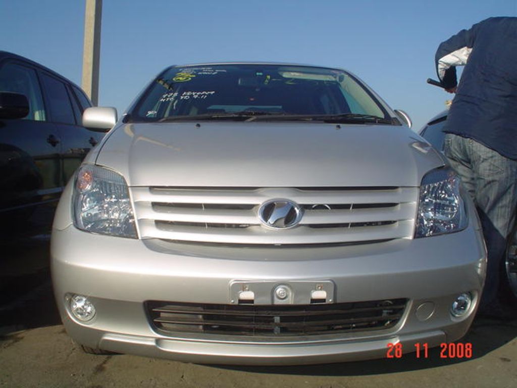 2005 Toyota ist