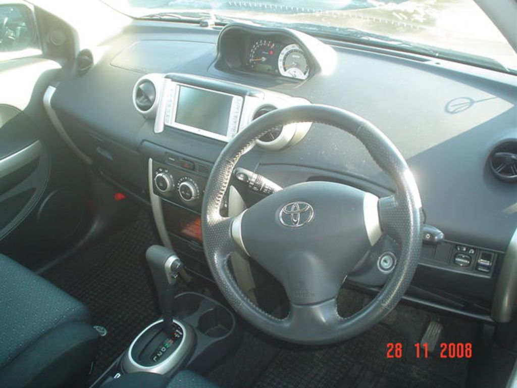 2005 Toyota ist