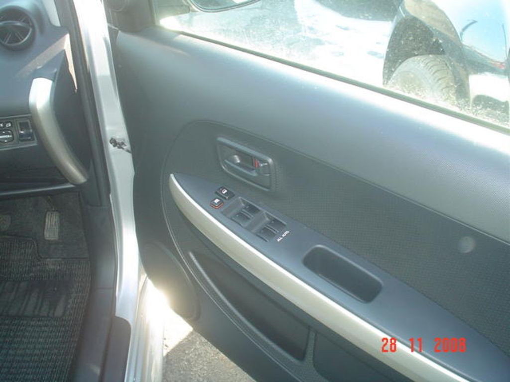 2005 Toyota ist