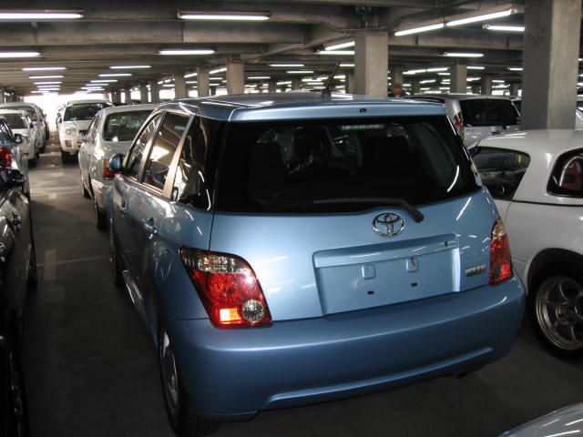 2005 Toyota ist