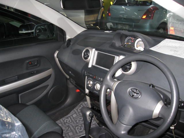 2005 Toyota ist