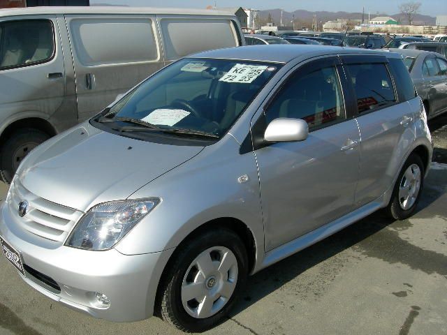 2005 Toyota ist