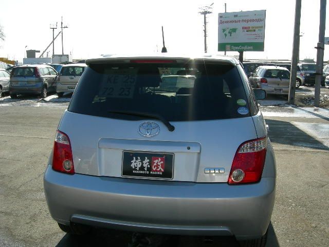 2005 Toyota ist
