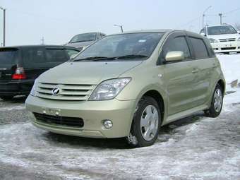 2005 Toyota ist