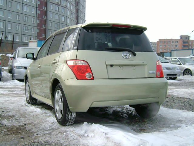 2005 Toyota ist