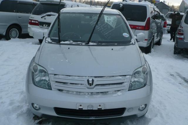 2005 Toyota ist