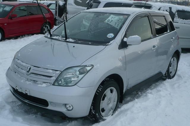 2005 Toyota ist