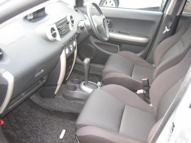 2005 Toyota ist