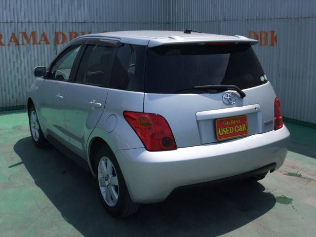 2005 Toyota ist