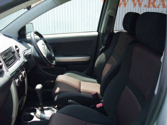 2005 Toyota ist