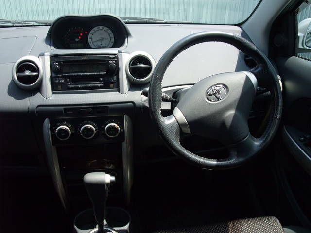2005 Toyota ist