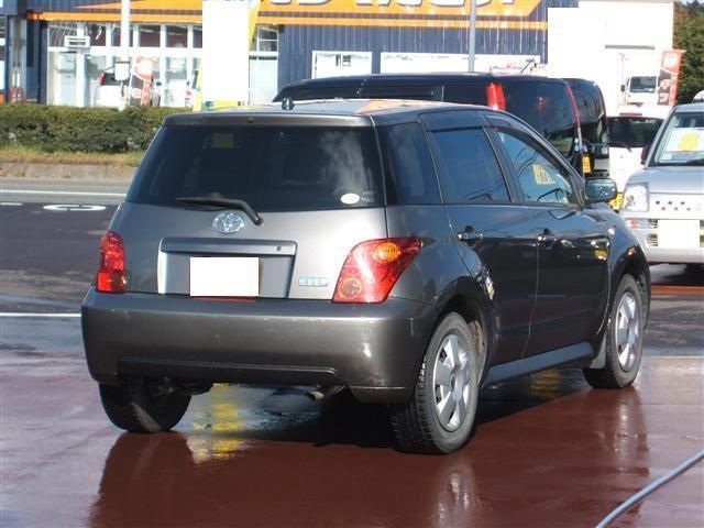2005 Toyota ist