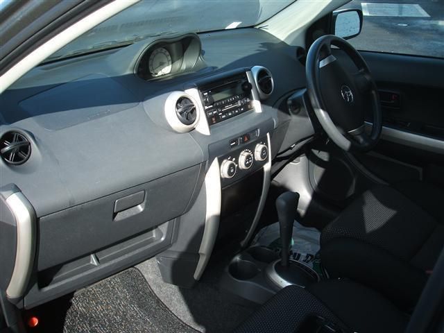2005 Toyota ist