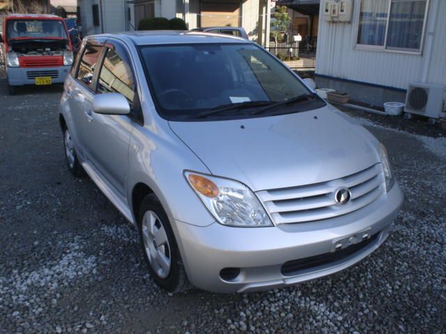 2005 Toyota ist