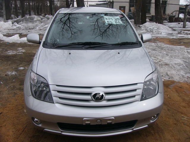 2005 Toyota ist