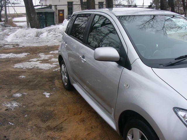 2005 Toyota ist