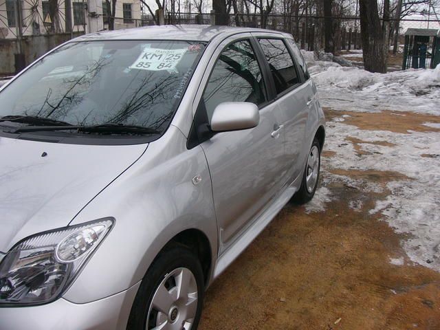 2005 Toyota ist