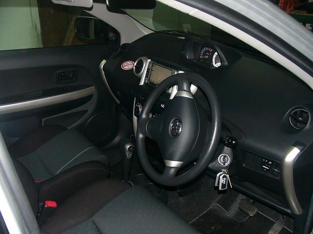 2005 Toyota ist