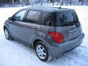2005 Toyota ist Photos