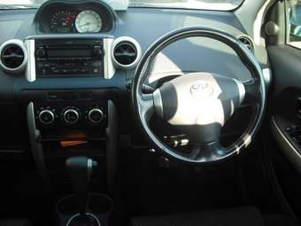 2005 Toyota ist Photos