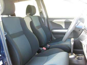2005 Toyota ist Pictures