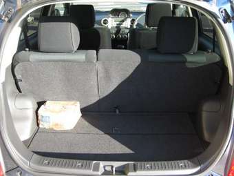 2005 Toyota ist Photos