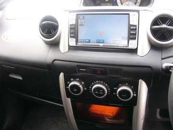 2005 Toyota ist Photos