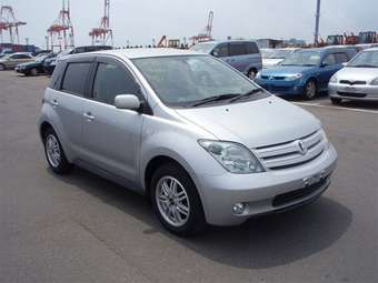 2005 Toyota ist Photos