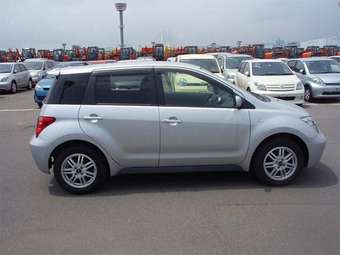 2005 Toyota ist Photos