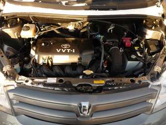 2005 Toyota ist Photos