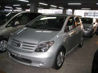 2005 Toyota ist Photos